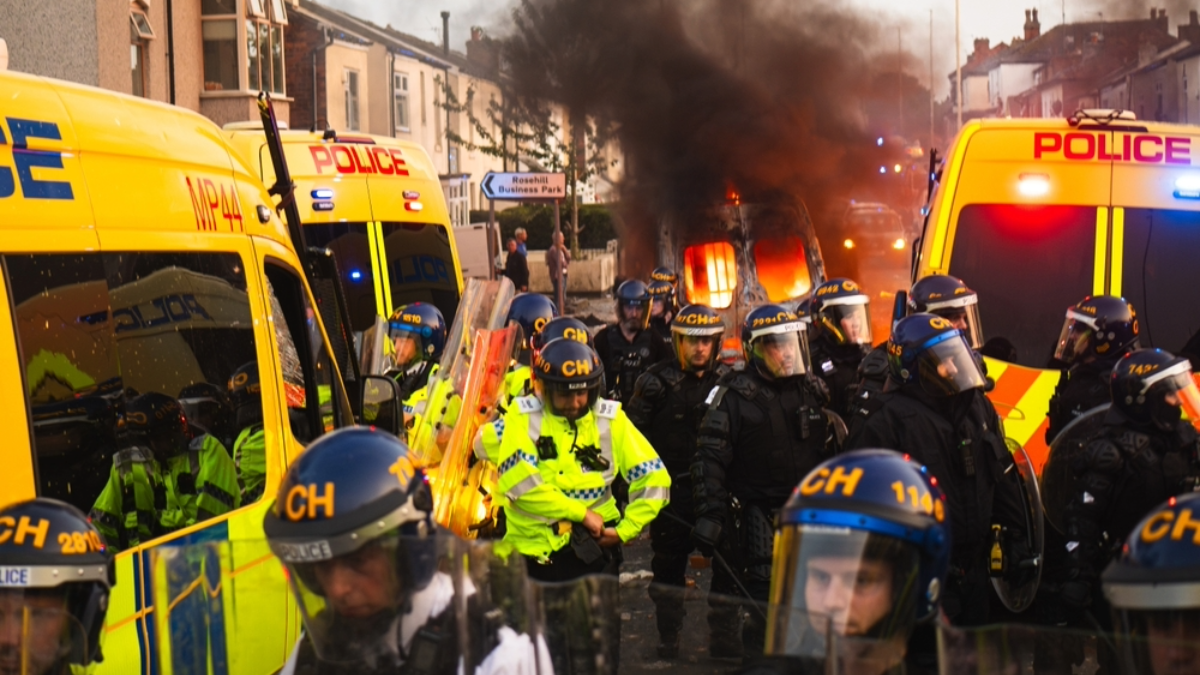 Bugging In vs. Bugging Out: How to Make the Right Call in Chaos ...